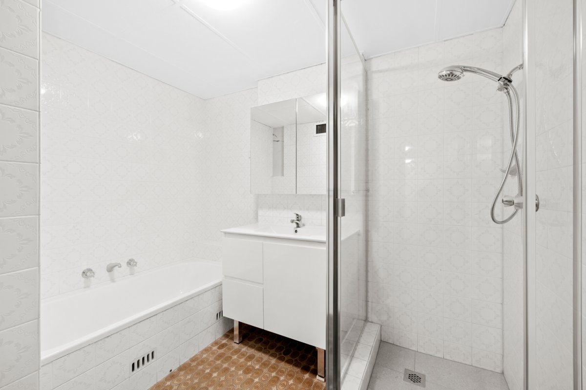 Generously sized two-bed with views