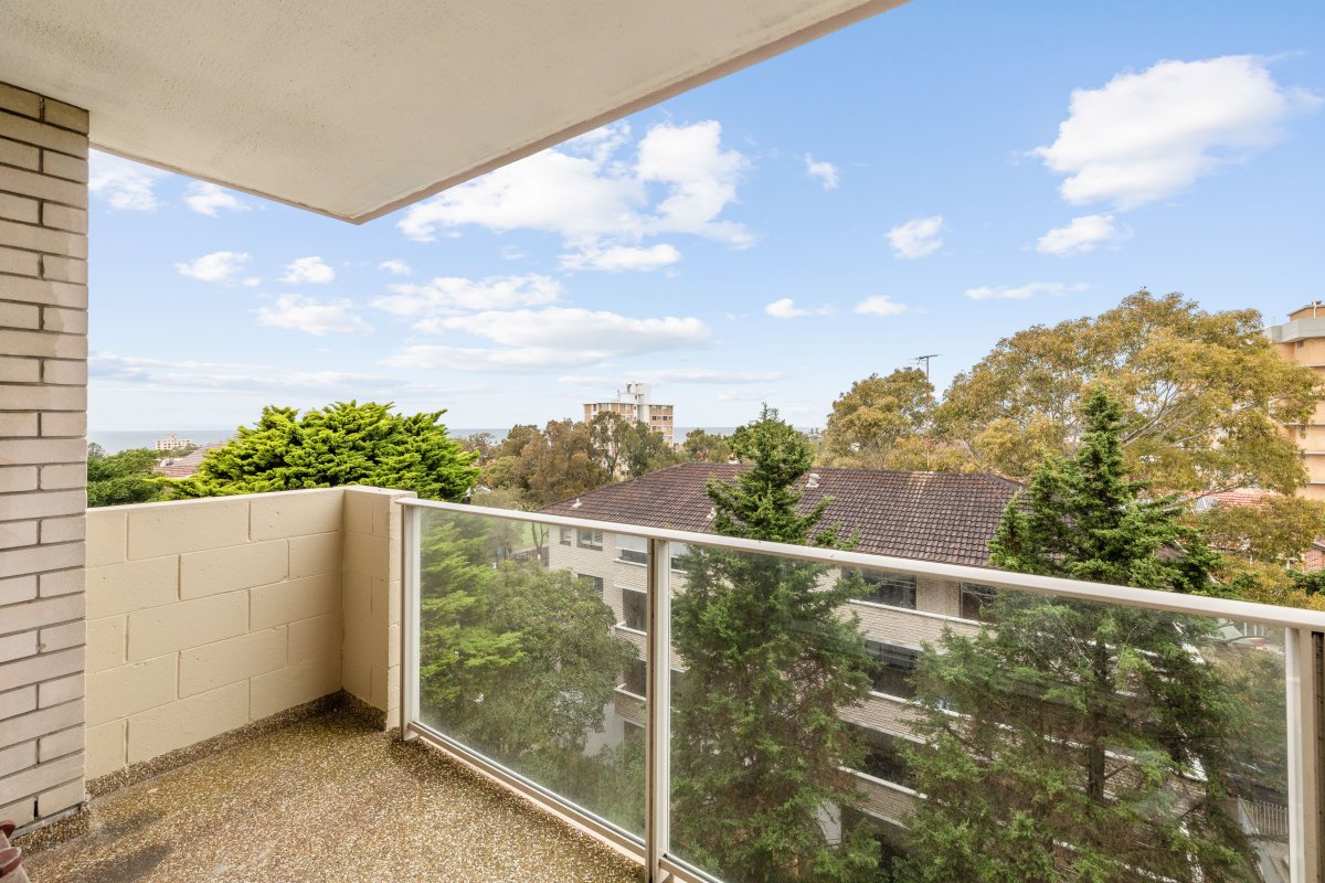 Generously sized two-bed with views